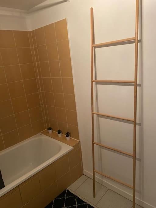 Loft/Jardin Et Parking : Le Petit Clos Bourdet Honfleur Exteriör bild